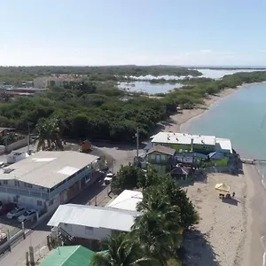 Luichy's Seaside At Playa Guest house